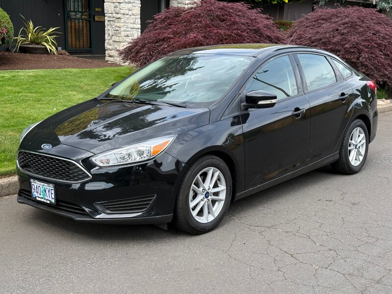 2018 Ford Focus SE   - Photo 1 - Portland, OR 97202