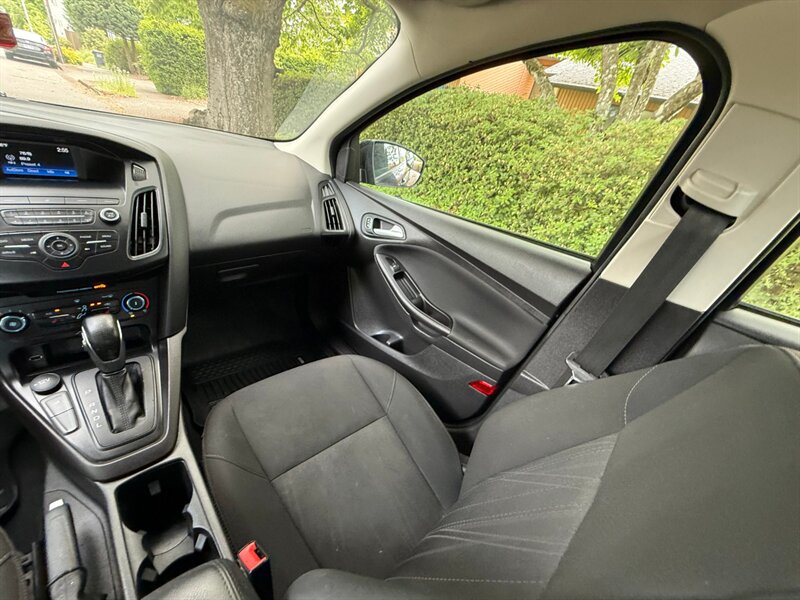 2018 Ford Focus SE - Photo 15 - Portland, OR 97202
