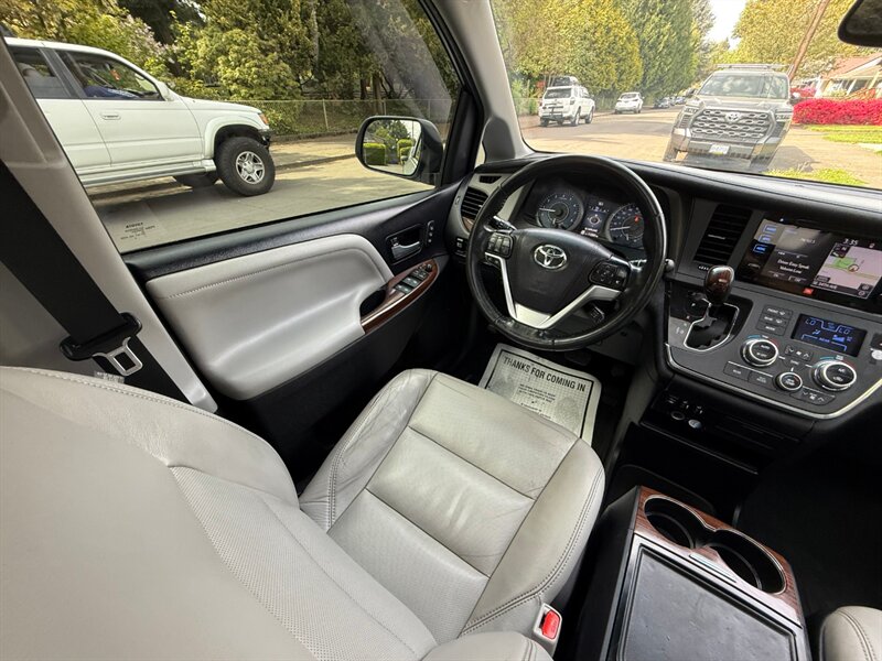 2017 Toyota Sienna Limited 7-Passenger - Photo 20 - Portland, OR 97202