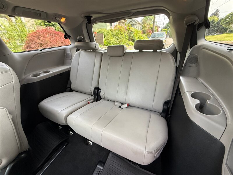 2017 Toyota Sienna Limited 7-Passenger - Photo 16 - Portland, OR 97202