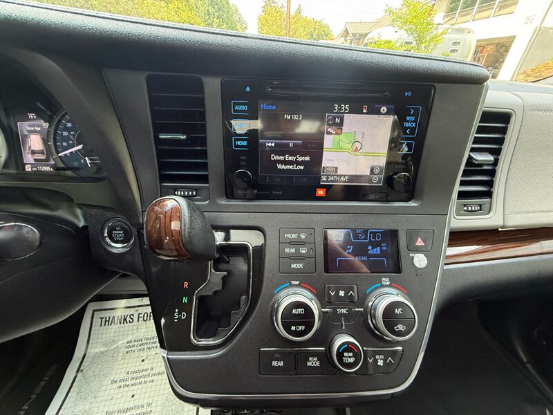 2017 Toyota Sienna Limited 7-Passenger - Photo 18 - Portland, OR 97202