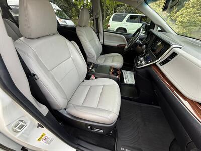 2017 Toyota Sienna Limited 7-Passenger - Photo 12 - Portland, OR 97202