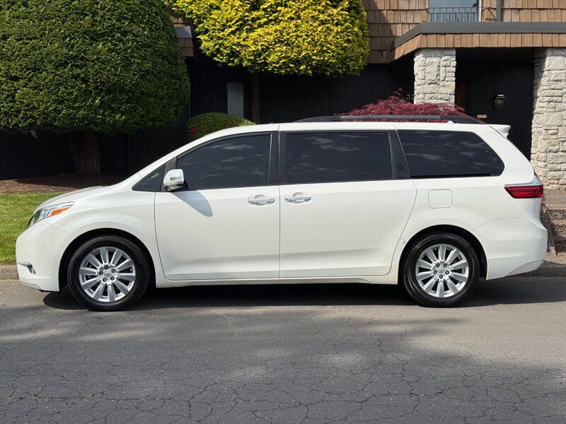 2017 Toyota Sienna Limited 7-Passenger - Photo 2 - Portland, OR 97202