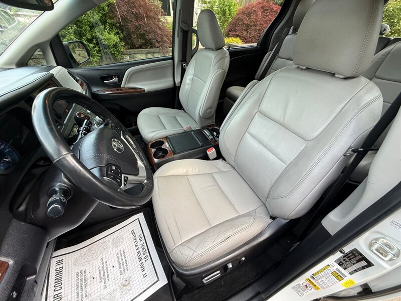 2017 Toyota Sienna Limited 7-Passenger - Photo 10 - Portland, OR 97202