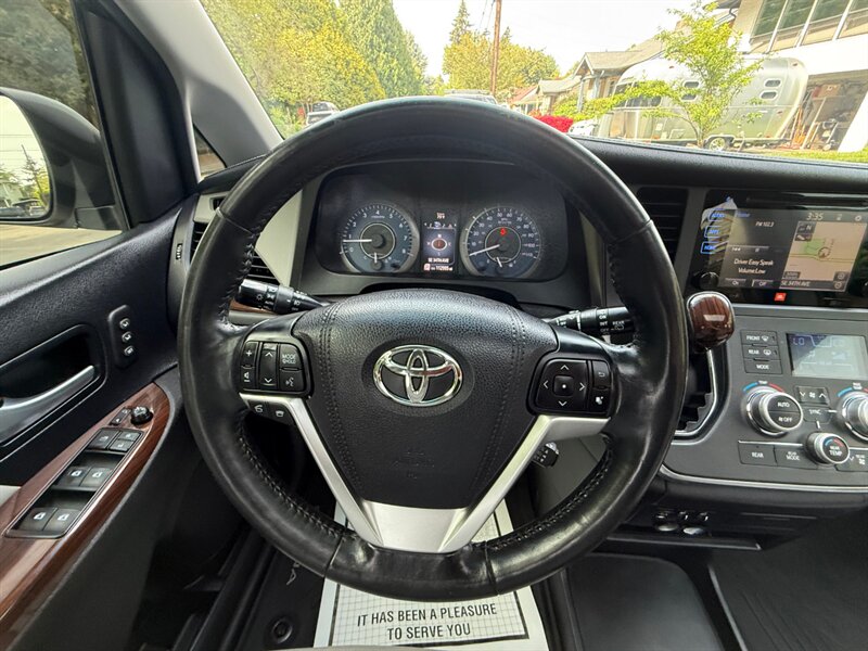2017 Toyota Sienna Limited 7-Passenger - Photo 21 - Portland, OR 97202