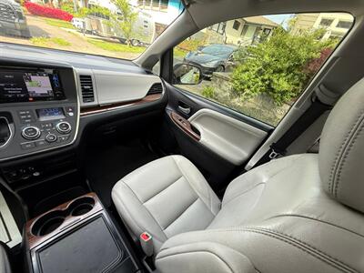 2017 Toyota Sienna Limited 7-Passenger - Photo 19 - Portland, OR 97202