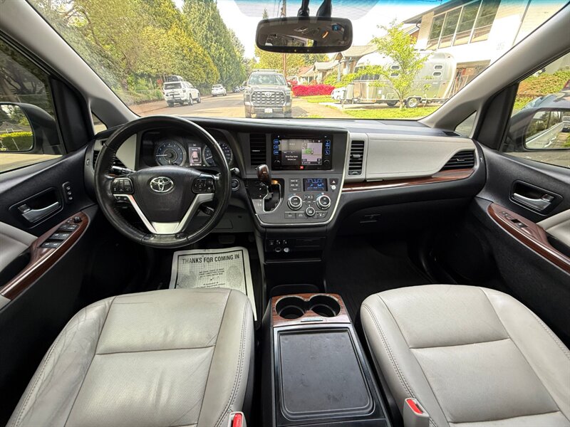 2017 Toyota Sienna Limited 7-Passenger - Photo 17 - Portland, OR 97202
