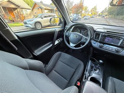 2018 Toyota RAV4 Hybrid XLE   - Photo 18 - Portland, OR 97202