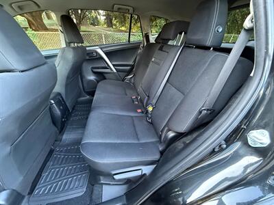 2018 Toyota RAV4 Hybrid XLE   - Photo 14 - Portland, OR 97202