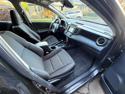 2018 Toyota RAV4 Hybrid XLE   - Photo 11 - Portland, OR 97202