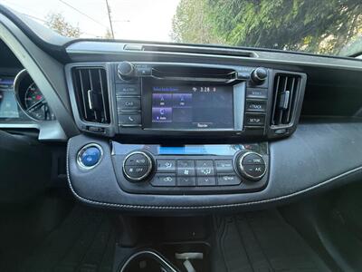2018 Toyota RAV4 Hybrid XLE   - Photo 16 - Portland, OR 97202