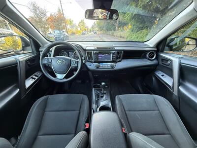 2018 Toyota RAV4 Hybrid XLE   - Photo 15 - Portland, OR 97202