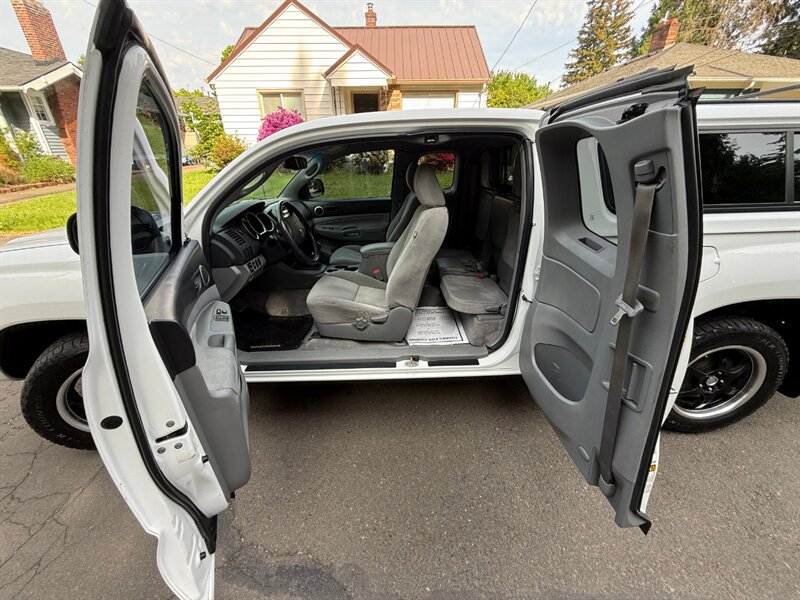 2011 Toyota Tacoma SR5 - Photo 9 - Portland, OR 97202
