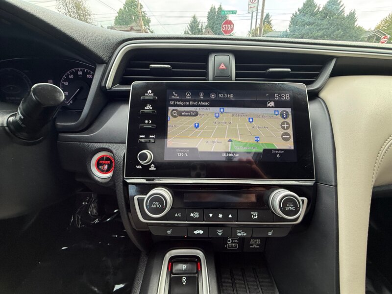 2020 Honda Insight Touring - Photo 16 - Portland, OR 97202