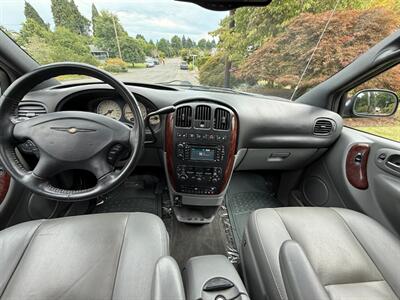 2004 Chrysler Town & Country Limited   - Photo 16 - Portland, OR 97202