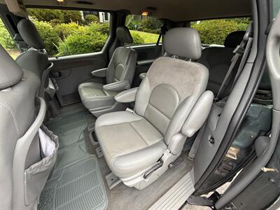 2004 Chrysler Town & Country Limited   - Photo 13 - Portland, OR 97202
