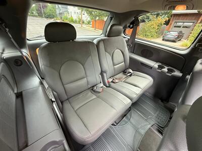 2004 Chrysler Town & Country Limited   - Photo 12 - Portland, OR 97202