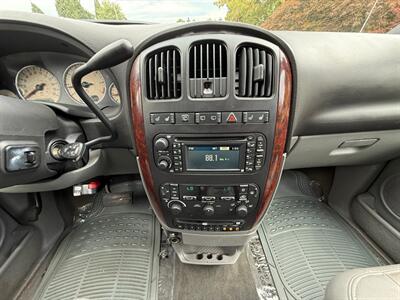 2004 Chrysler Town & Country Limited   - Photo 17 - Portland, OR 97202