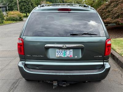 2004 Chrysler Town & Country Limited   - Photo 5 - Portland, OR 97202