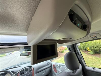 2004 Chrysler Town & Country Limited   - Photo 15 - Portland, OR 97202