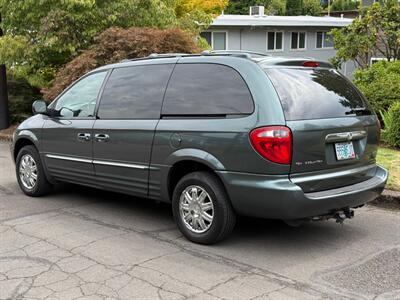 2004 Chrysler Town & Country Limited   - Photo 3 - Portland, OR 97202