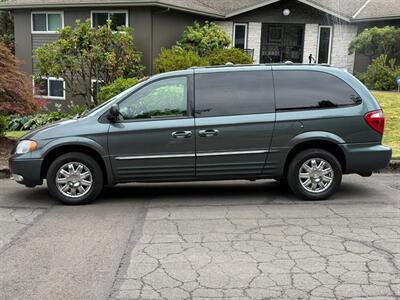 2004 Chrysler Town & Country Limited   - Photo 2 - Portland, OR 97202