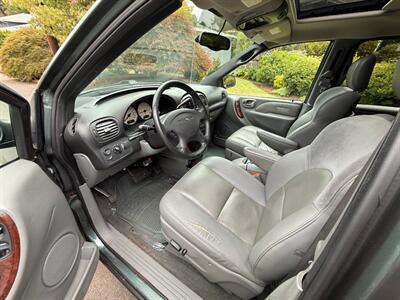 2004 Chrysler Town & Country Limited   - Photo 7 - Portland, OR 97202