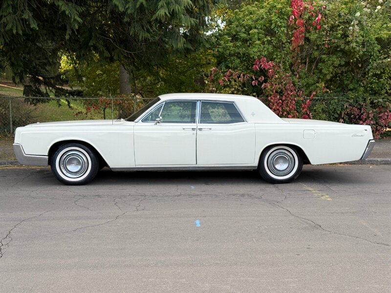 1967 Lincoln Continental - Photo 2 - Portland, OR 97202