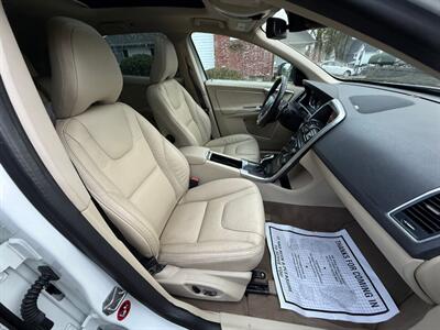 2014 Volvo XC60 T6   - Photo 13 - Portland, OR 97202