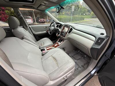 2006 Toyota Highlander Hybrid Limited   - Photo 13 - Portland, OR 97202