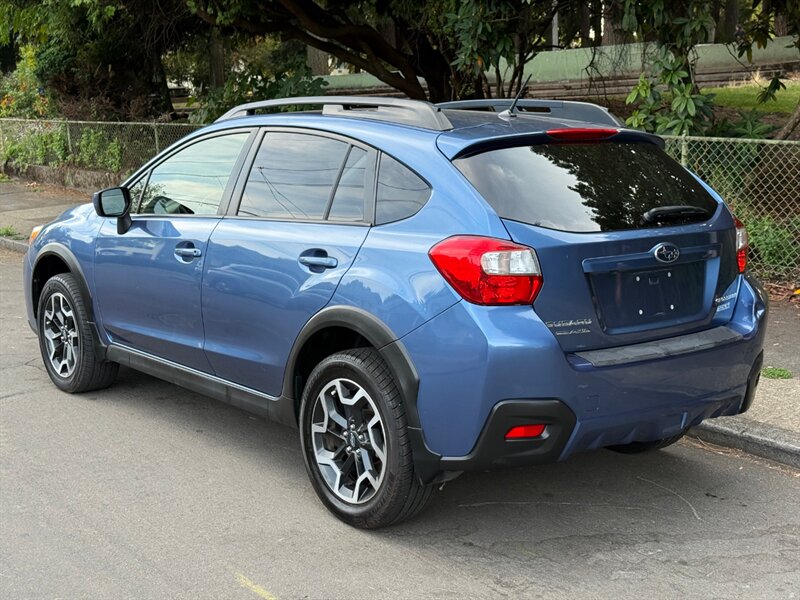 2017 Subaru Crosstrek 2.0i Premium - Photo 3 - Portland, OR 97202