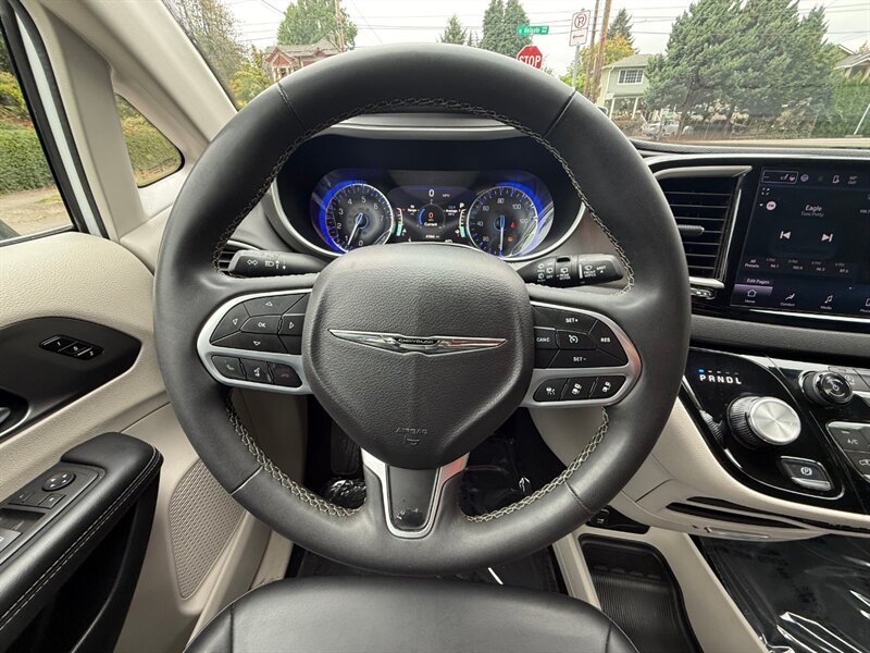 2024 Chrysler Pacifica Touring L - Photo 20 - Portland, OR 97202
