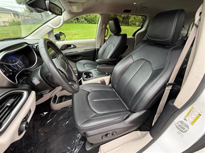 2024 Chrysler Pacifica Touring L - Photo 9 - Portland, OR 97202