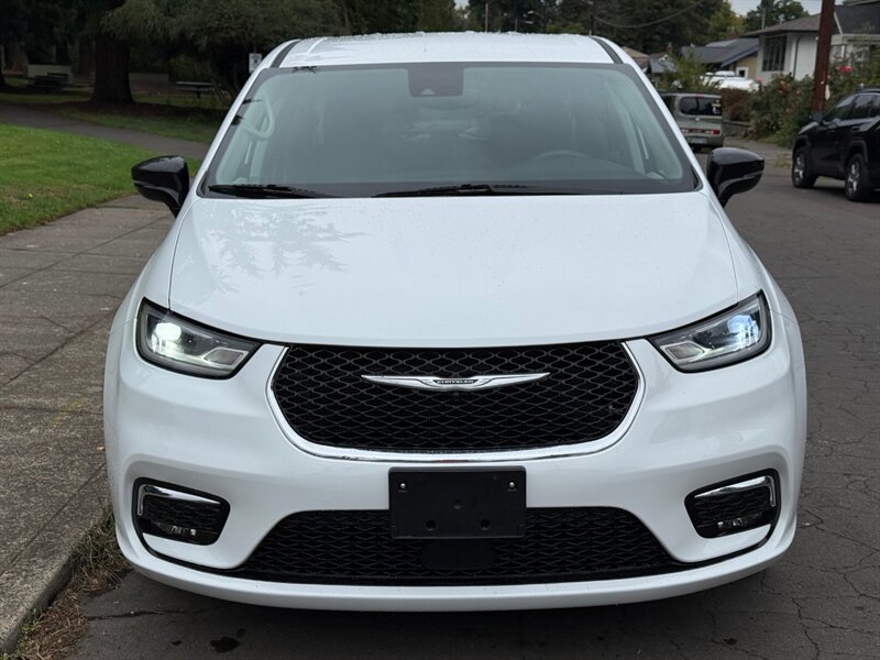 2024 Chrysler Pacifica Touring L - Photo 4 - Portland, OR 97202