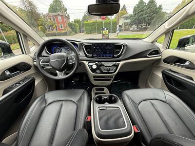 2024 Chrysler Pacifica Touring L - Photo 16 - Portland, OR 97202