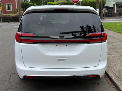 2024 Chrysler Pacifica Touring L - Photo 5 - Portland, OR 97202