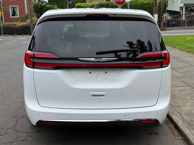 2024 Chrysler Pacifica Touring L - Photo 5 - Portland, OR 97202