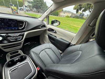2024 Chrysler Pacifica Touring L - Photo 18 - Portland, OR 97202