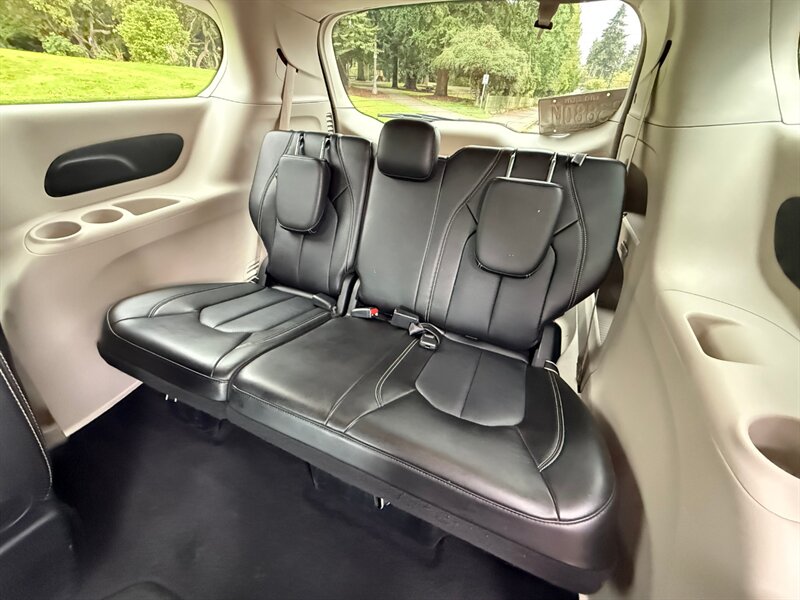2024 Chrysler Pacifica Touring L - Photo 14 - Portland, OR 97202