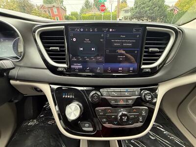 2024 Chrysler Pacifica Touring L - Photo 17 - Portland, OR 97202