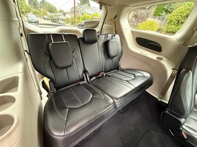 2024 Chrysler Pacifica Touring L - Photo 13 - Portland, OR 97202