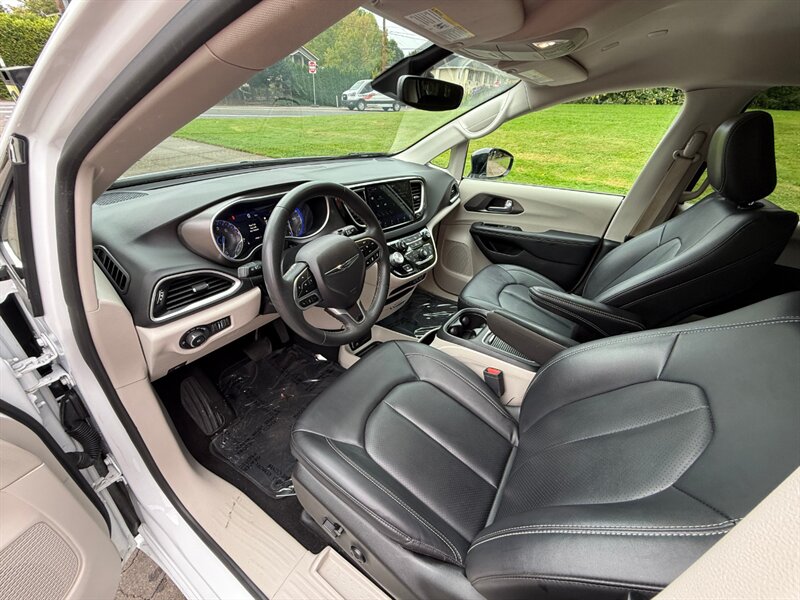 2024 Chrysler Pacifica Touring L - Photo 8 - Portland, OR 97202
