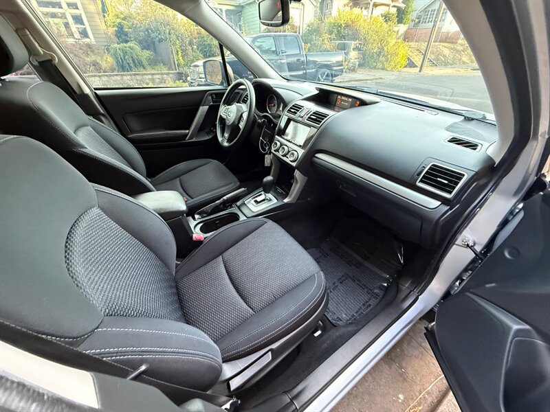 2016 Subaru Forester 2.5i - Photo 12 - Portland, OR 97202