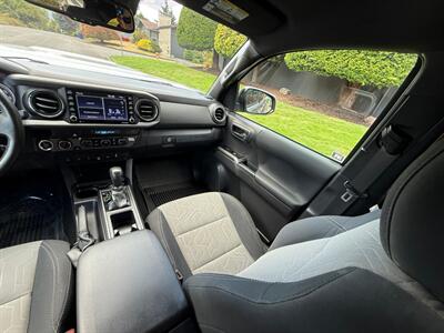 2022 Toyota Tacoma TRD Sport   - Photo 15 - Portland, OR 97202
