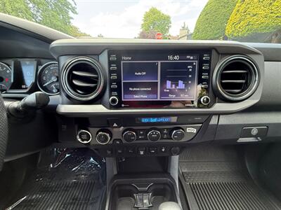2022 Toyota Tacoma TRD Sport   - Photo 14 - Portland, OR 97202