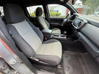2022 Toyota Tacoma TRD Sport   - Photo 10 - Portland, OR 97202