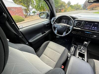 2022 Toyota Tacoma TRD Sport   - Photo 16 - Portland, OR 97202