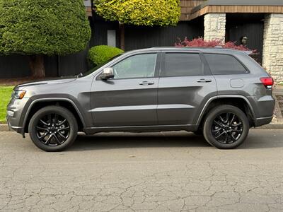 2020 Jeep Grand Cherokee Laredo   - Photo 2 - Portland, OR 97202
