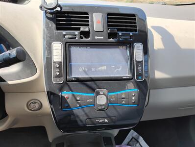 2011 Nissan LEAF SV - Photo 13 - Portland, OR 97202