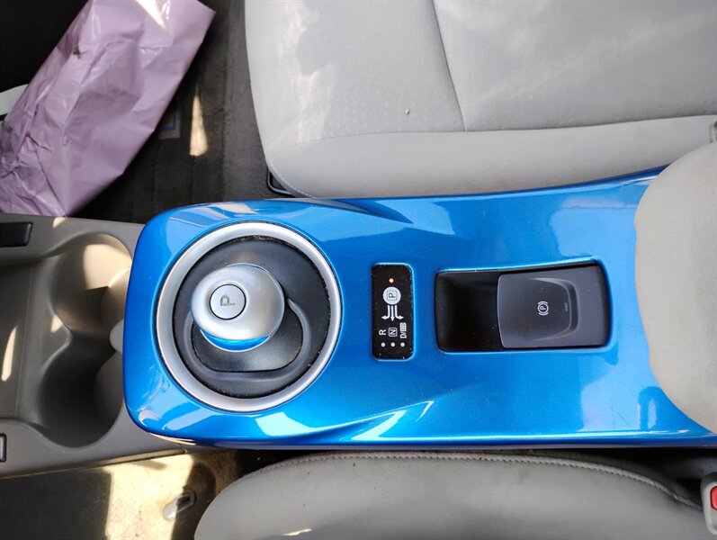 2011 Nissan LEAF SV - Photo 12 - Portland, OR 97202
